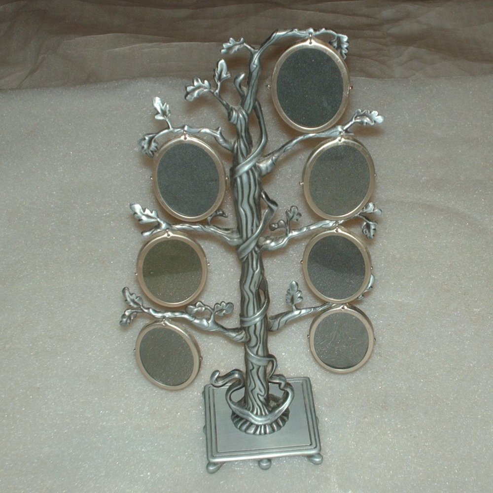 Very nice metal family tree picture holder